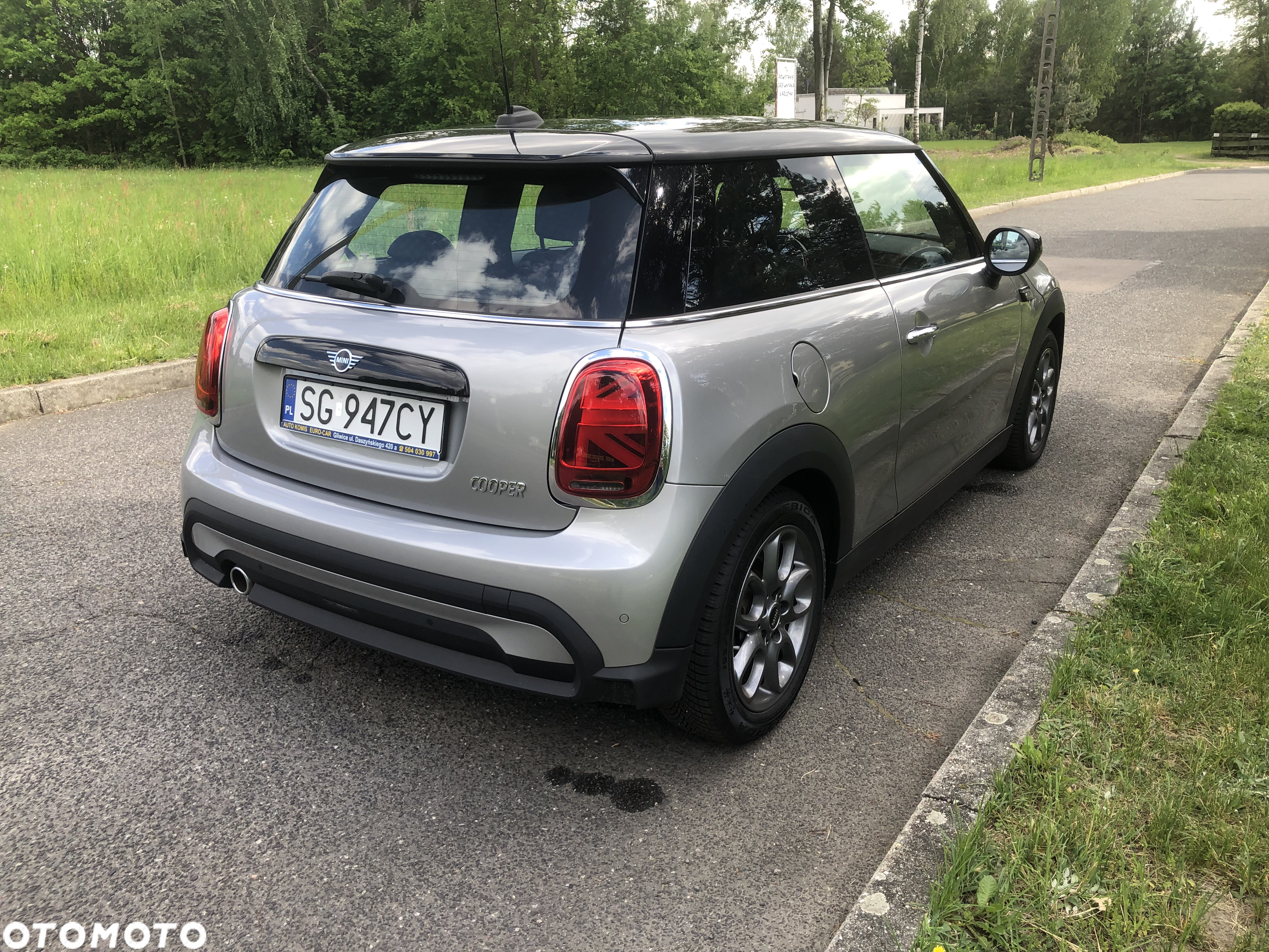MINI Cooper Essential Trim - 12