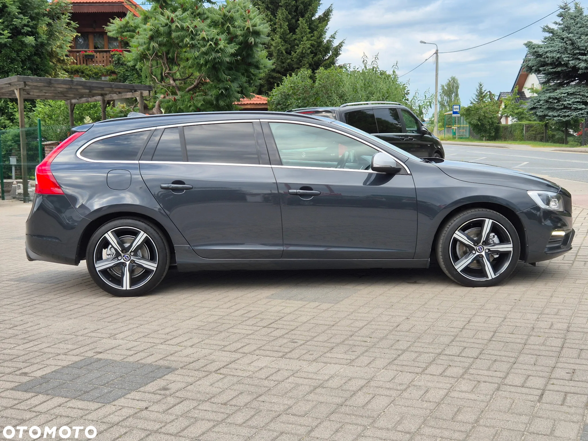 Volvo V60 D3 Drive-E R-Design Kinetic - 12