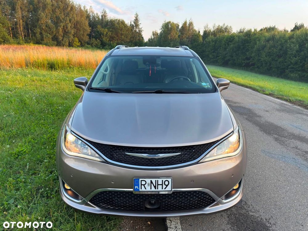 Chrysler Pacifica - 7