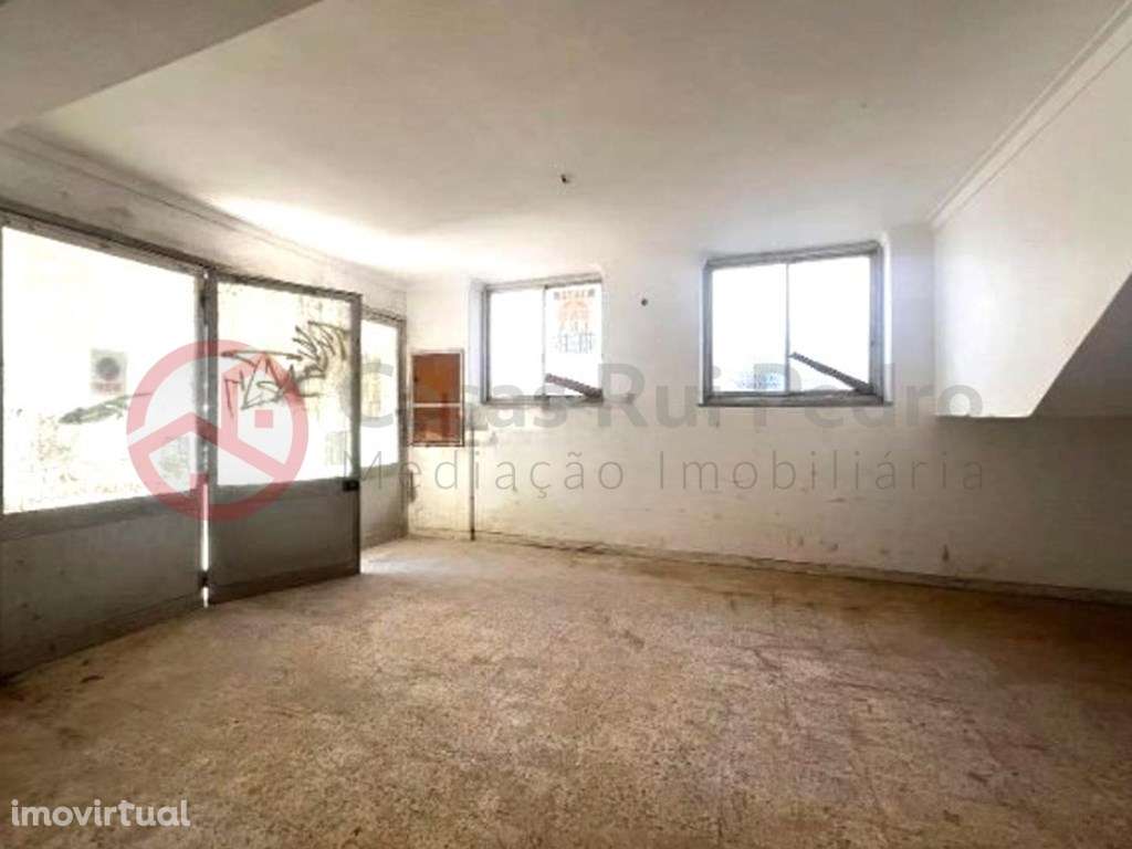 Loja com 210m², excelente localização e com acesso direto para viat... - Grande imagem: 3/20