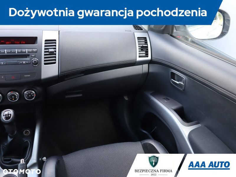 Mitsubishi Outlander - 10