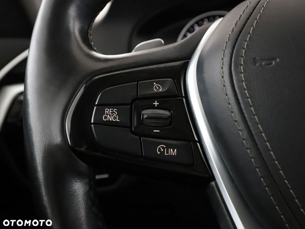 BMW Seria 5 520d Sport Line - 33