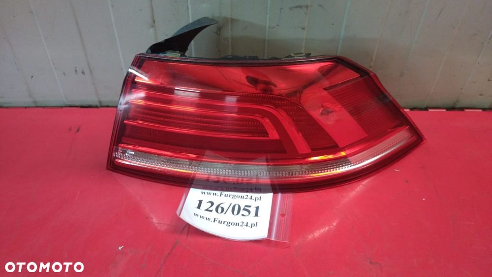 LAMPA LEWY TYŁ PRAWA TYLNA W BŁOTNIK VW PASSAT B8 SEDAN 14- 3G5945096C NO 126/051 - 1