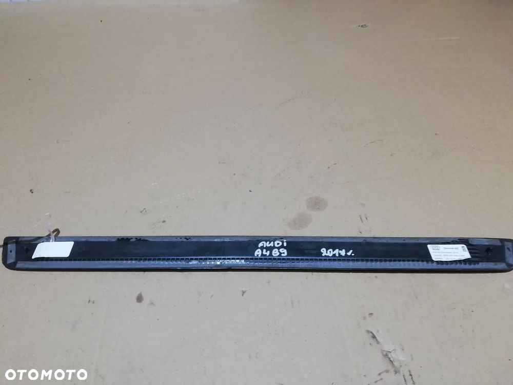 Listwa Progowa Prawa Przód Audi A4 B9 - 2