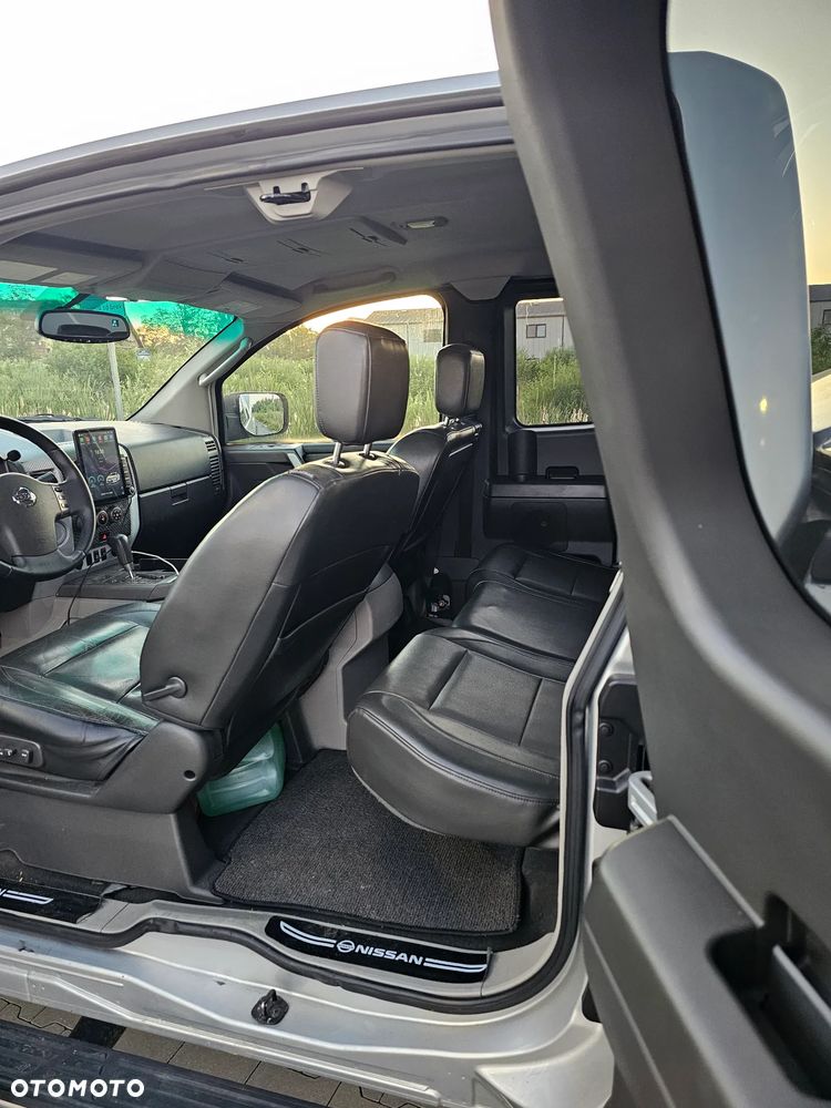 Nissan Titan 5.6 V8 SE Crew Cab - 10