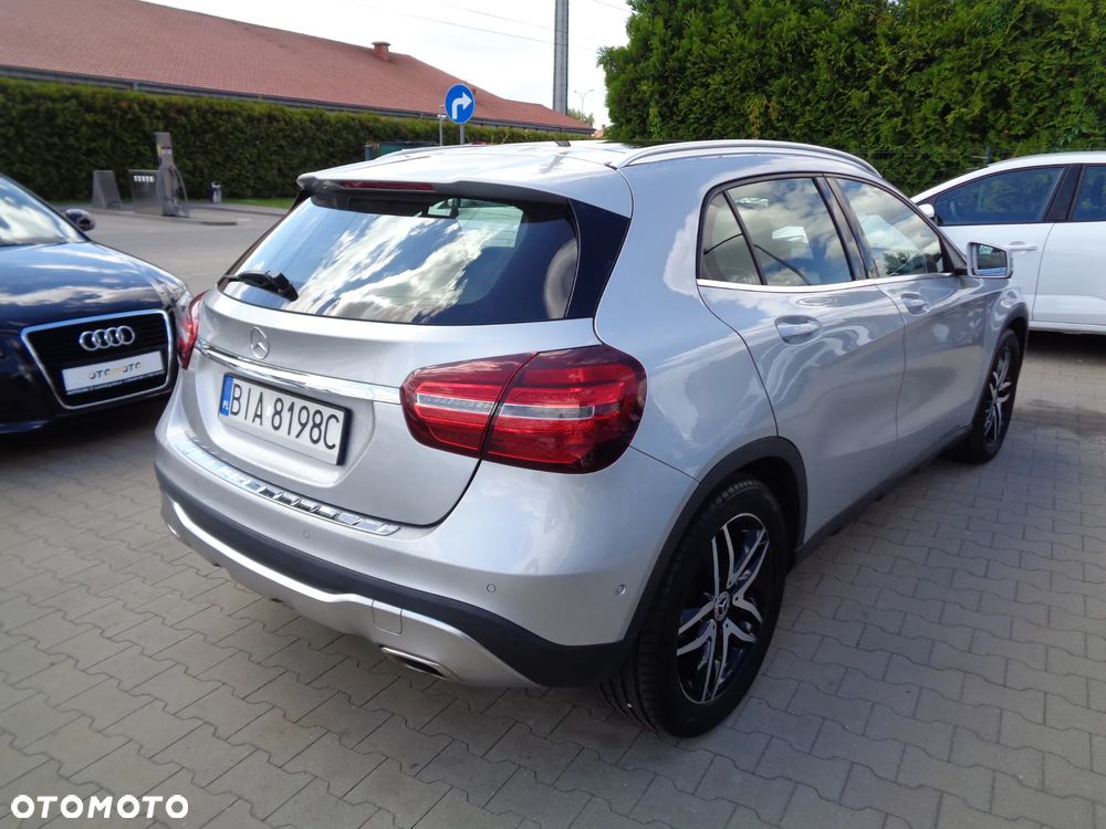 Mercedes-Benz GLA 180 7G-DCT Activity Edition - 3