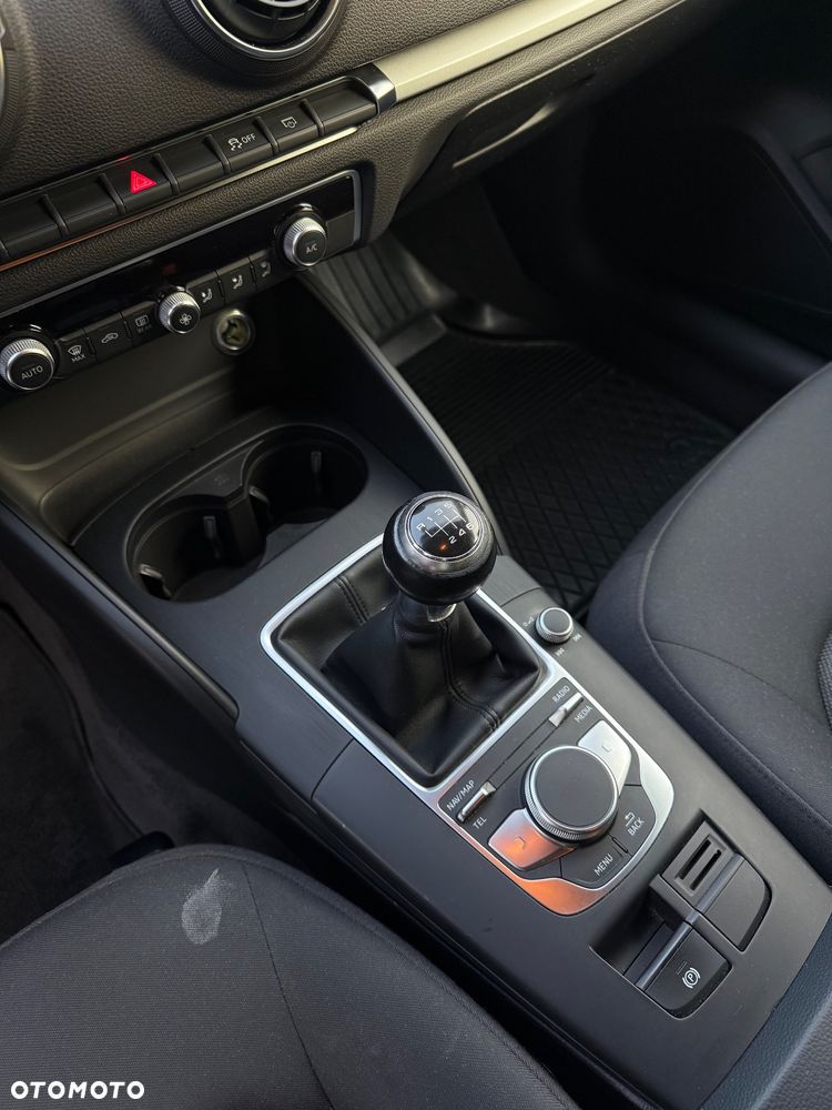 Audi A3 Limousine 30 TDI design - 19