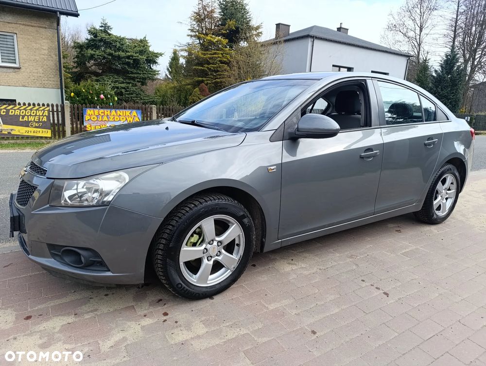 Chevrolet Cruze 1.6 LS - 3