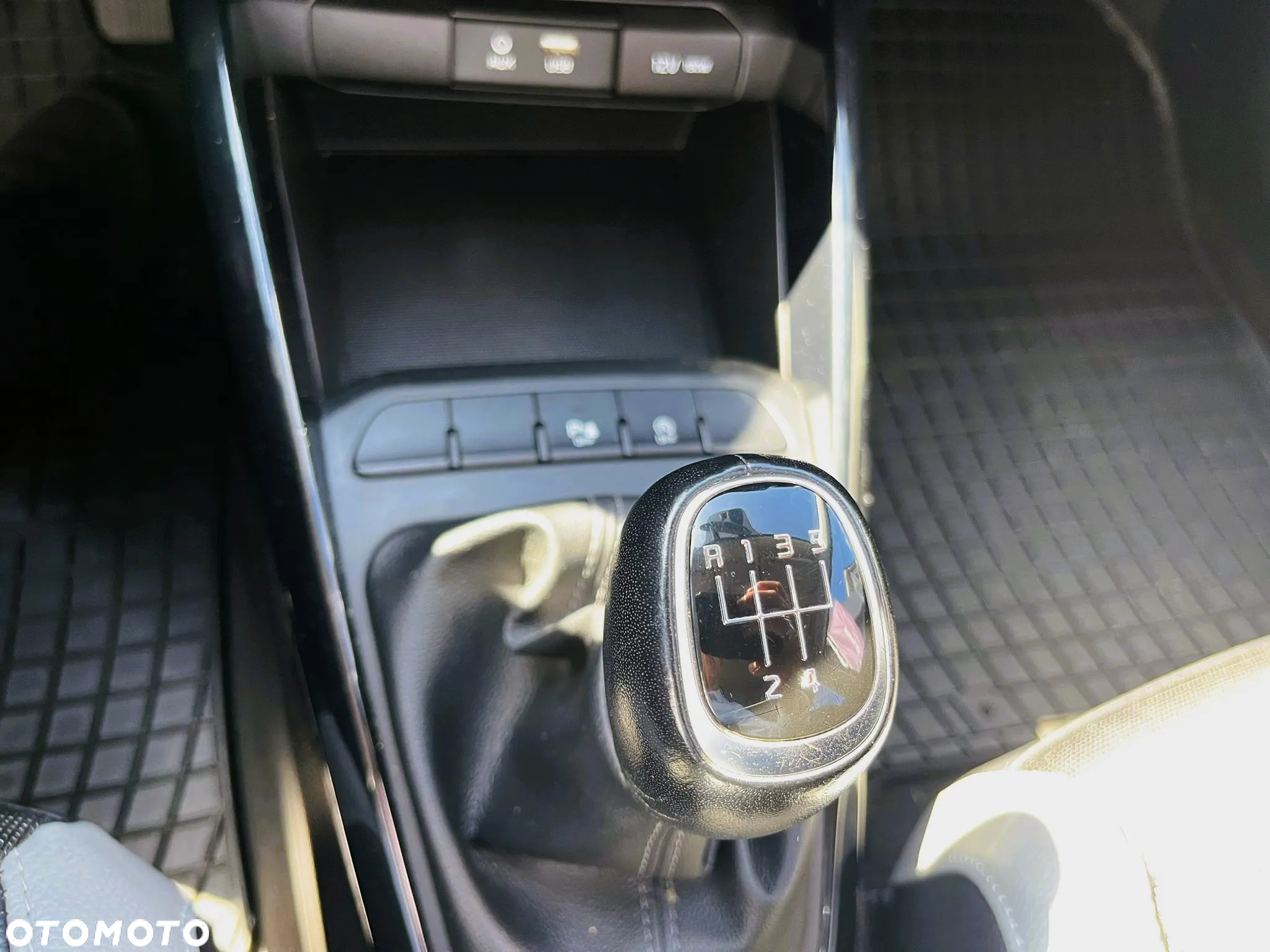 Kia Stonic 1.0 T-GDI L - 22