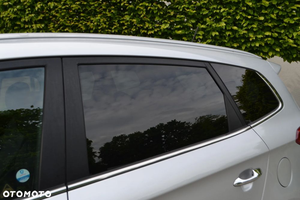 Kia Carens - 8