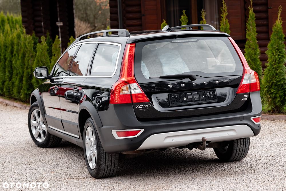 Volvo XC 70 D5 AWD Momentum - 8