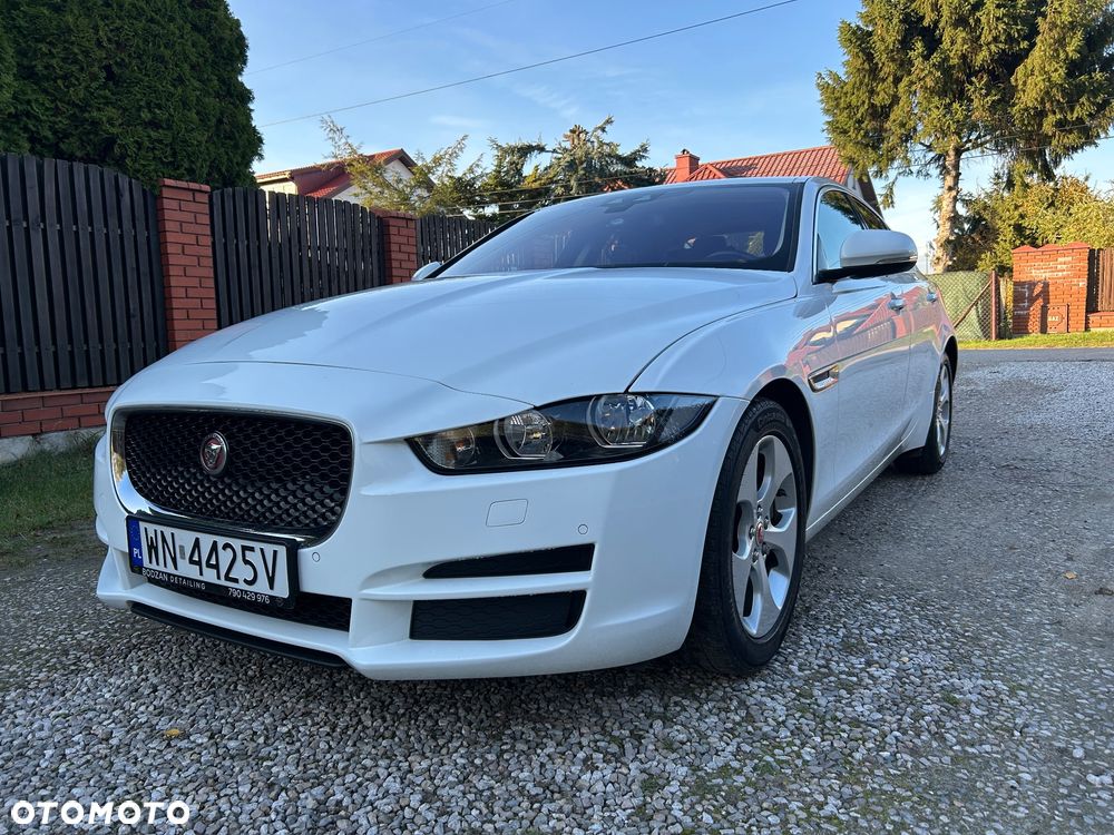 Jaguar XE 25t Pure - 10