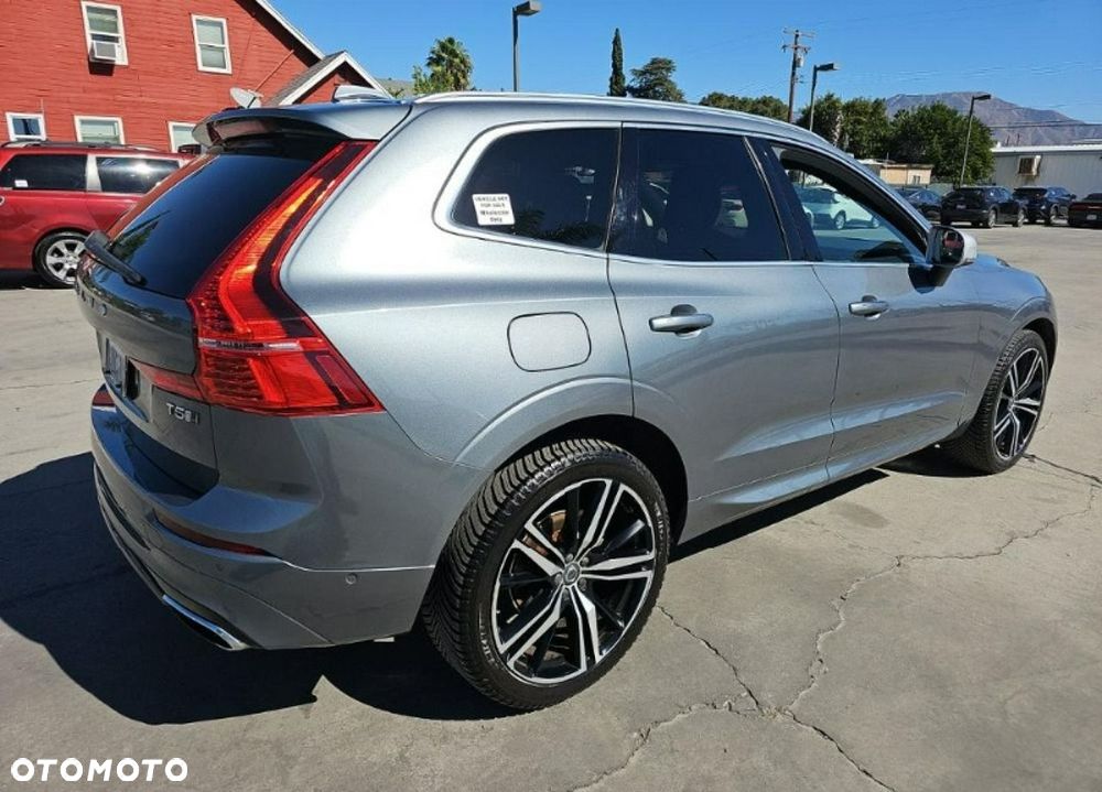 Volvo XC 60 T5 AWD R-Design - 4
