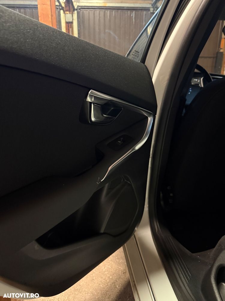 Volvo V40 D2 You - 24