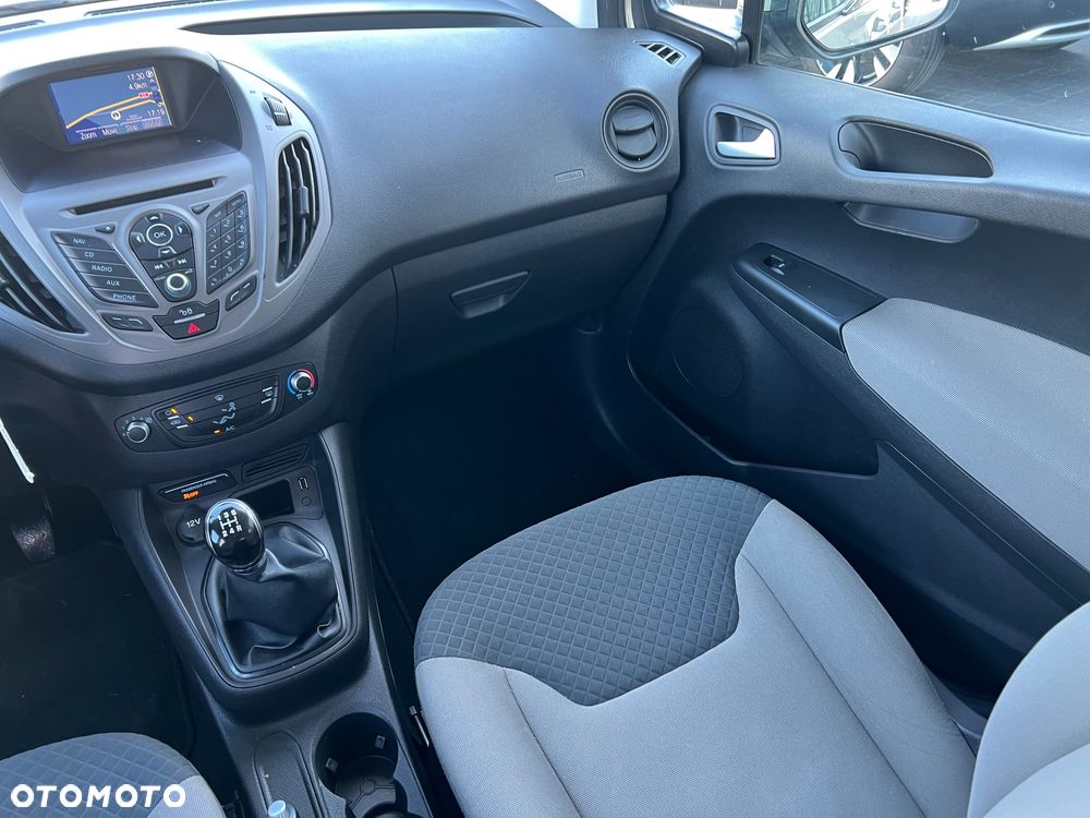Ford Tourneo Courier - 18