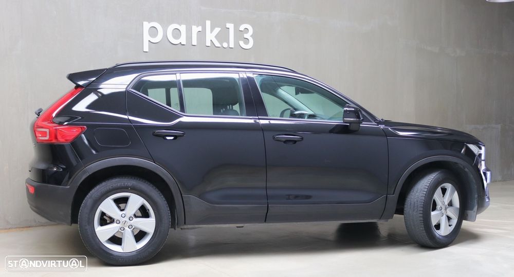 Volvo XC 40 1.5 T3 Momentum Tech Edition - 4