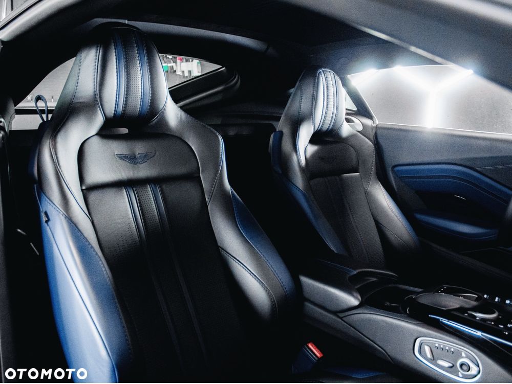 Aston Martin Vantage - 2