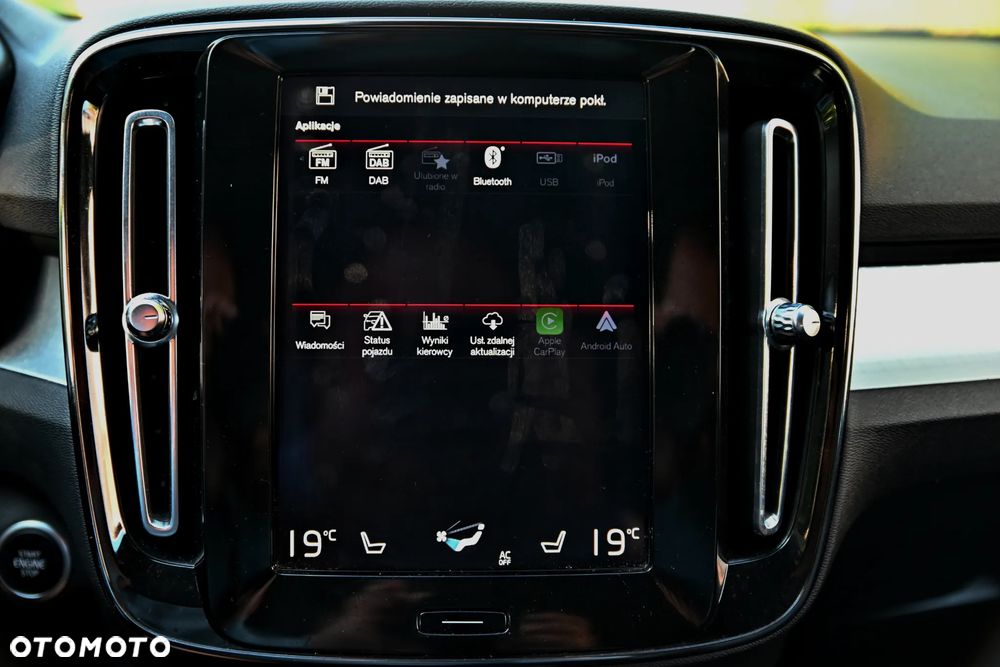 Volvo XC 40 T3 Geartronic Momentum Pro - 32