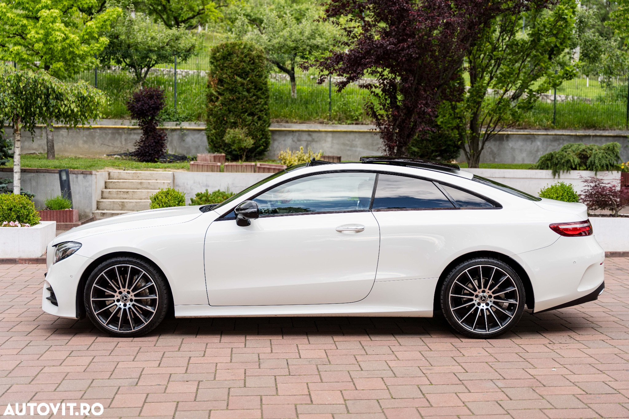 Mercedes-Benz E 300 Coupe 9G-TRONIC AMG Line - 5