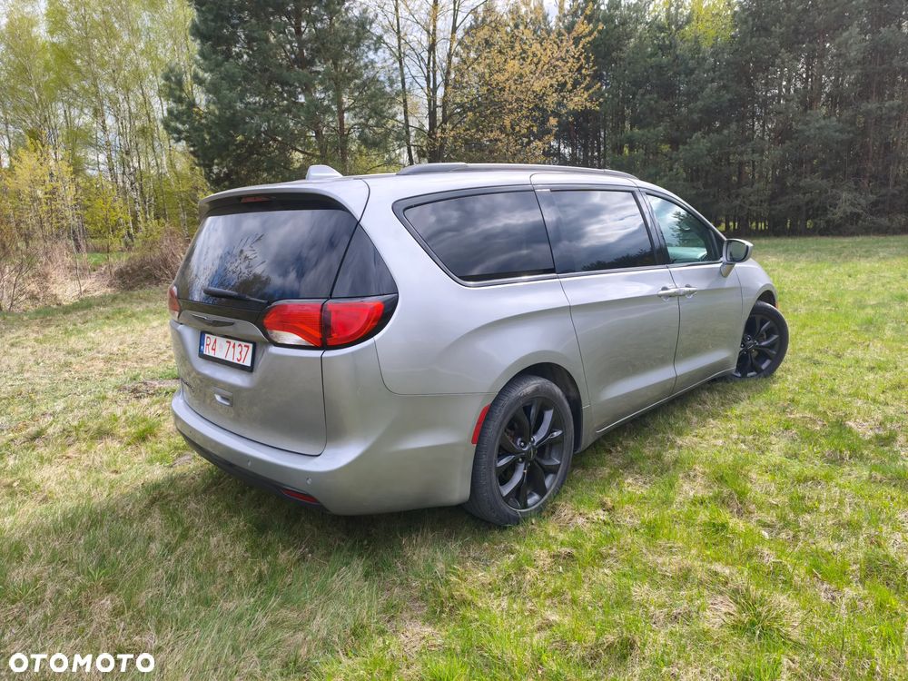 Chrysler Pacifica - 14