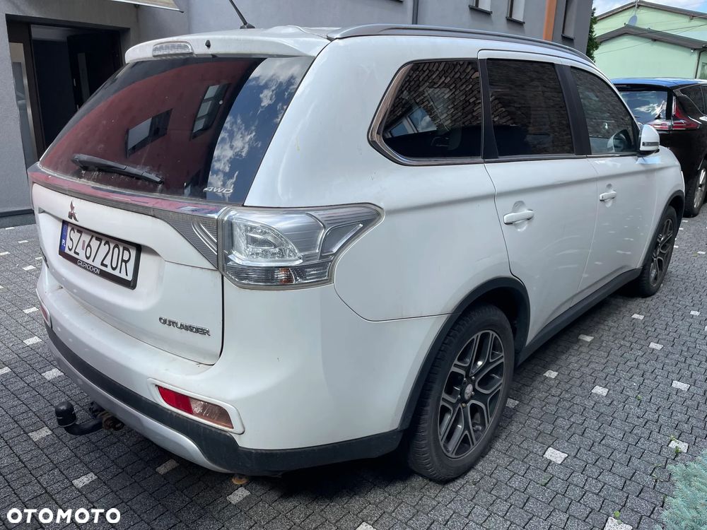 Mitsubishi Outlander 2.0 Intense + Navi 4WD CVT - 4