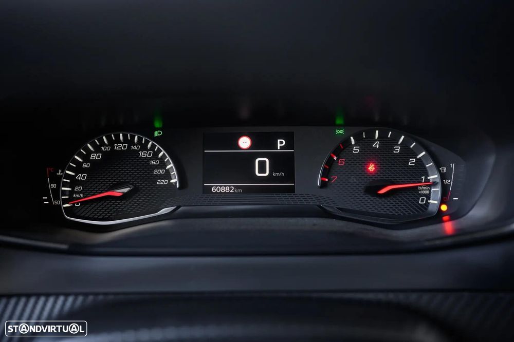 Peugeot 2008 1.2 PureTech Allure EAT8 - 33