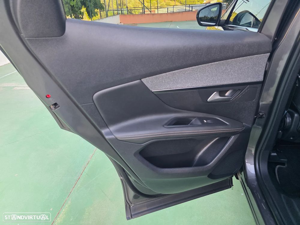 Peugeot 3008 1.6 Hybrid GT Pack e-EAT8 - 30