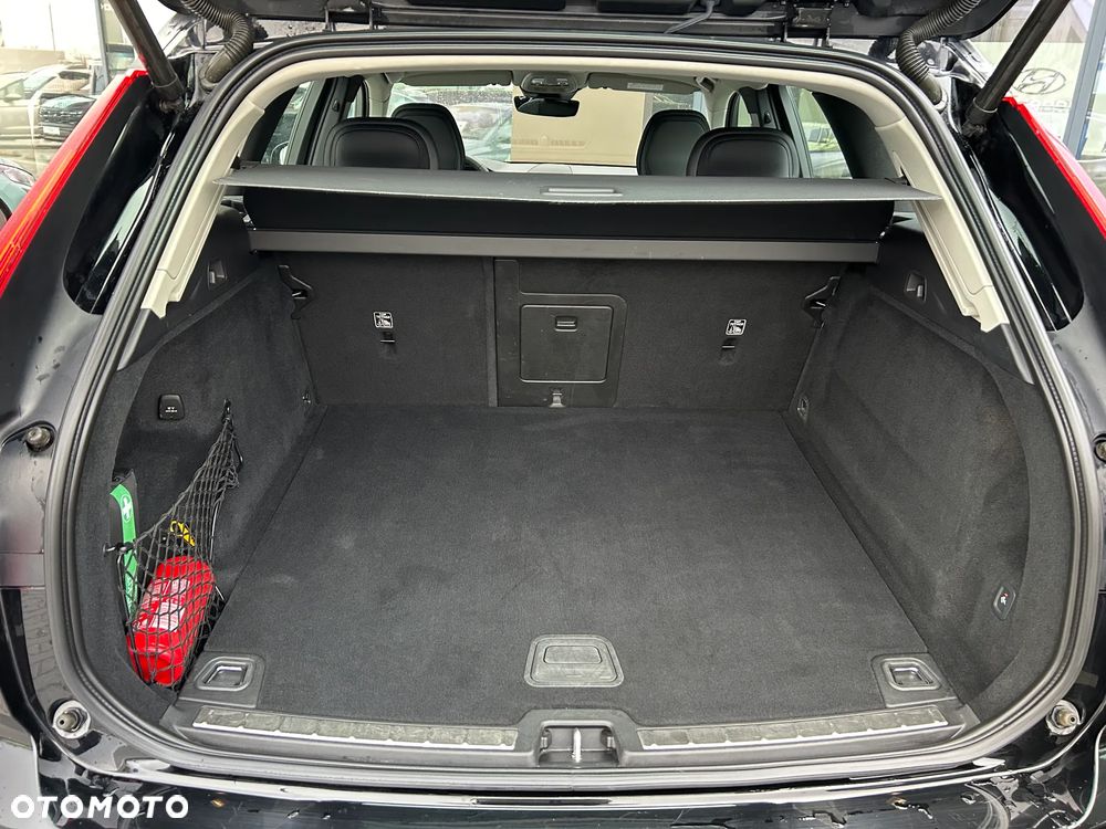 Volvo XC 60 B4 D AWD Momentum Pro - 21