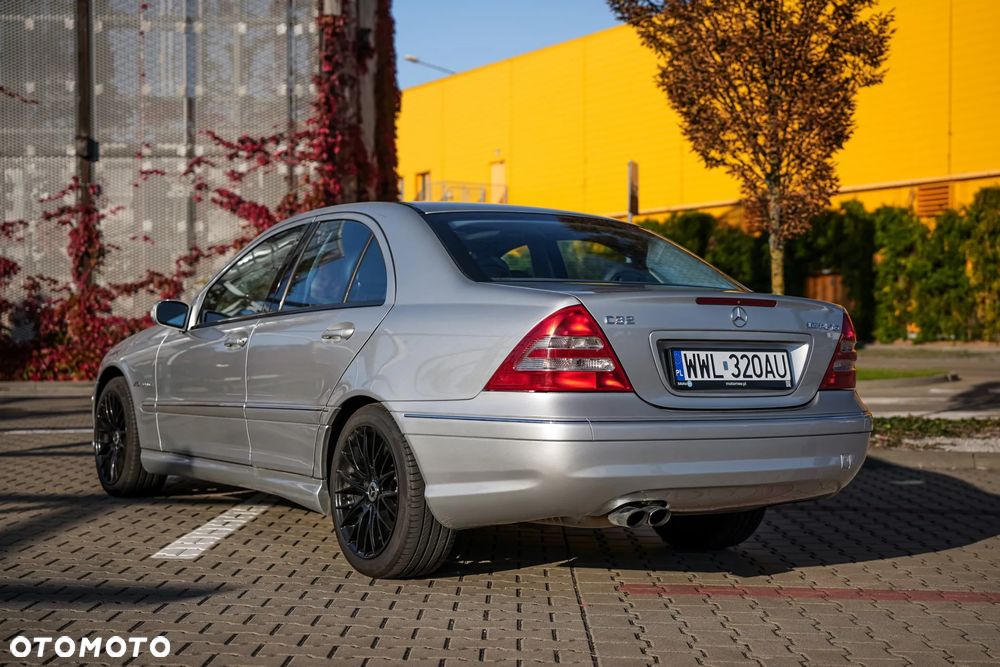 Mercedes-Benz Klasa C 32 AMG - 39