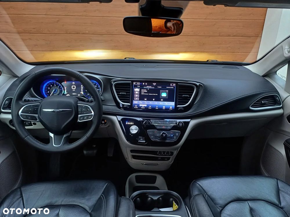 Chrysler Pacifica - 10