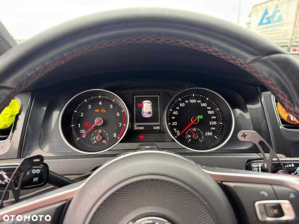 Volkswagen Golf - 39