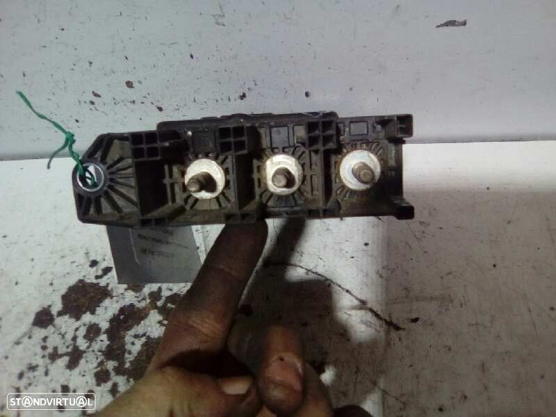 CAIXA RELÉS / FUSÍVEIS RENAULT MEGANE III FASTBACK 2013 -243800011R - 4