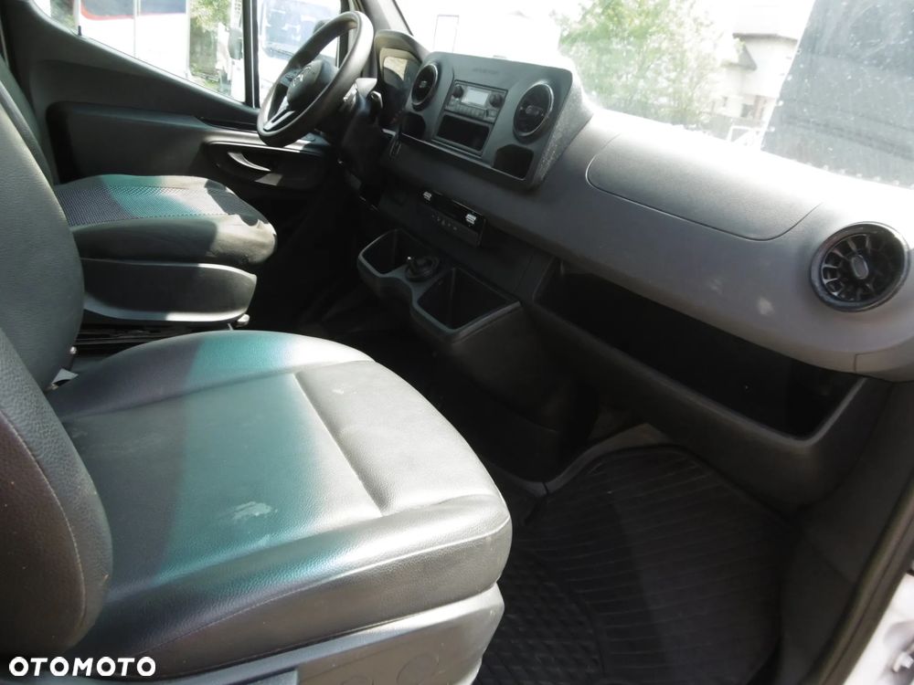 Mercedes-Benz Sprinter - 10