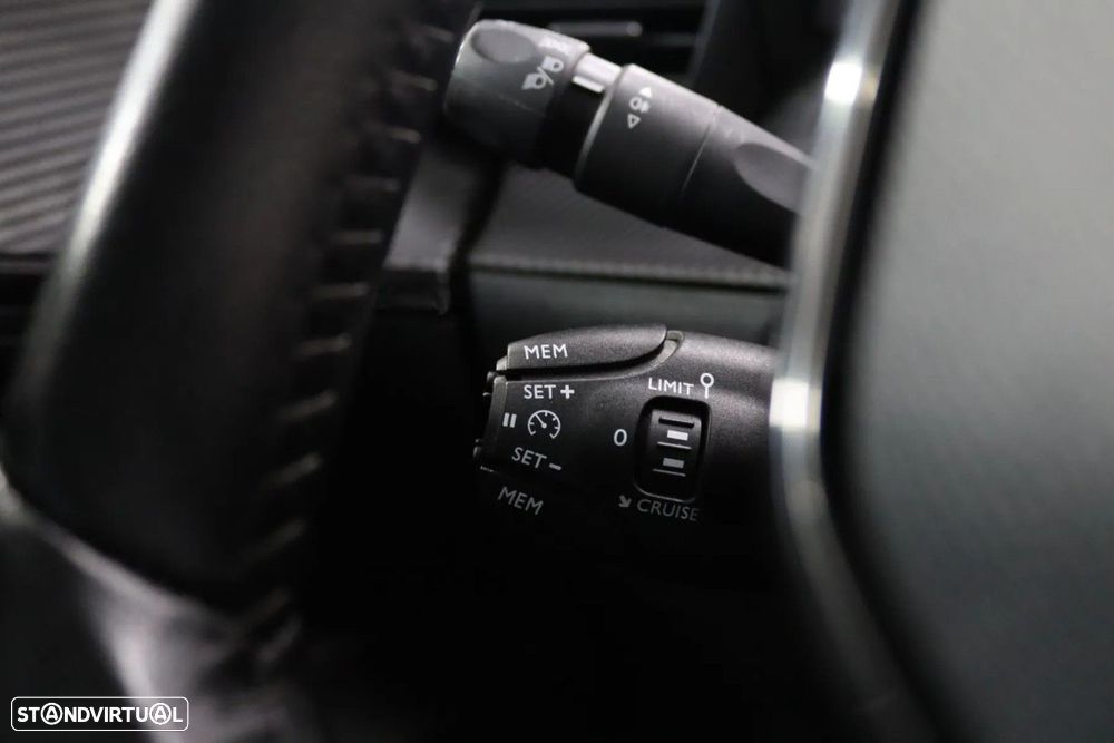 Peugeot 2008 1.2 PureTech Allure — fotografia 11