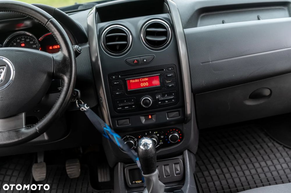 Dacia Duster 1.6 SCe Blackshadow S&S - 32