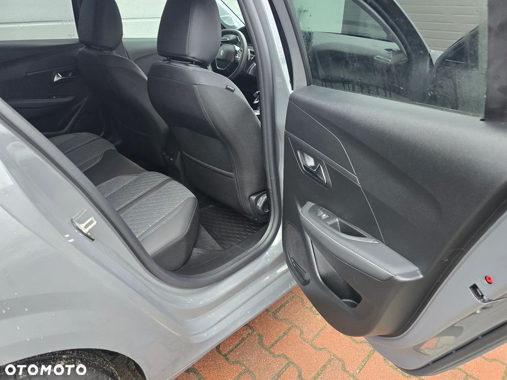Peugeot 208 - 24