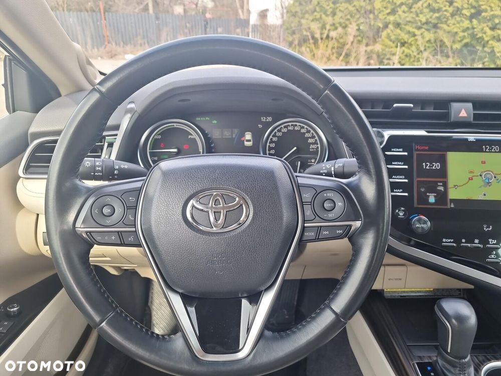 Toyota Camry - 18