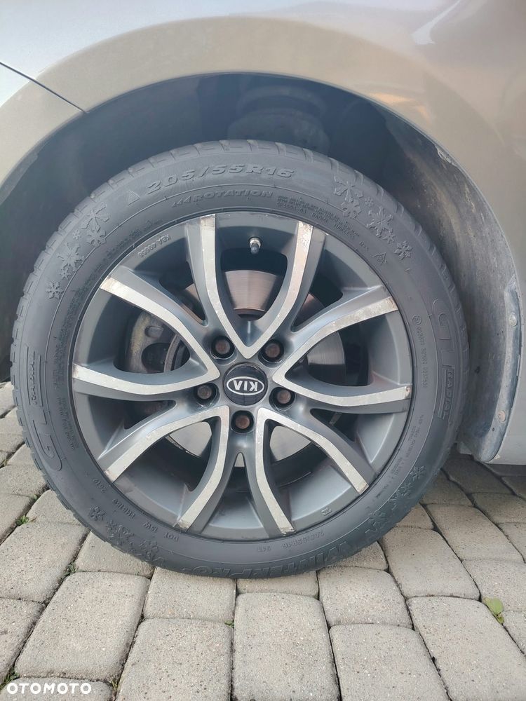 Kia Carens 1.7 CRDi M EU6 - 18