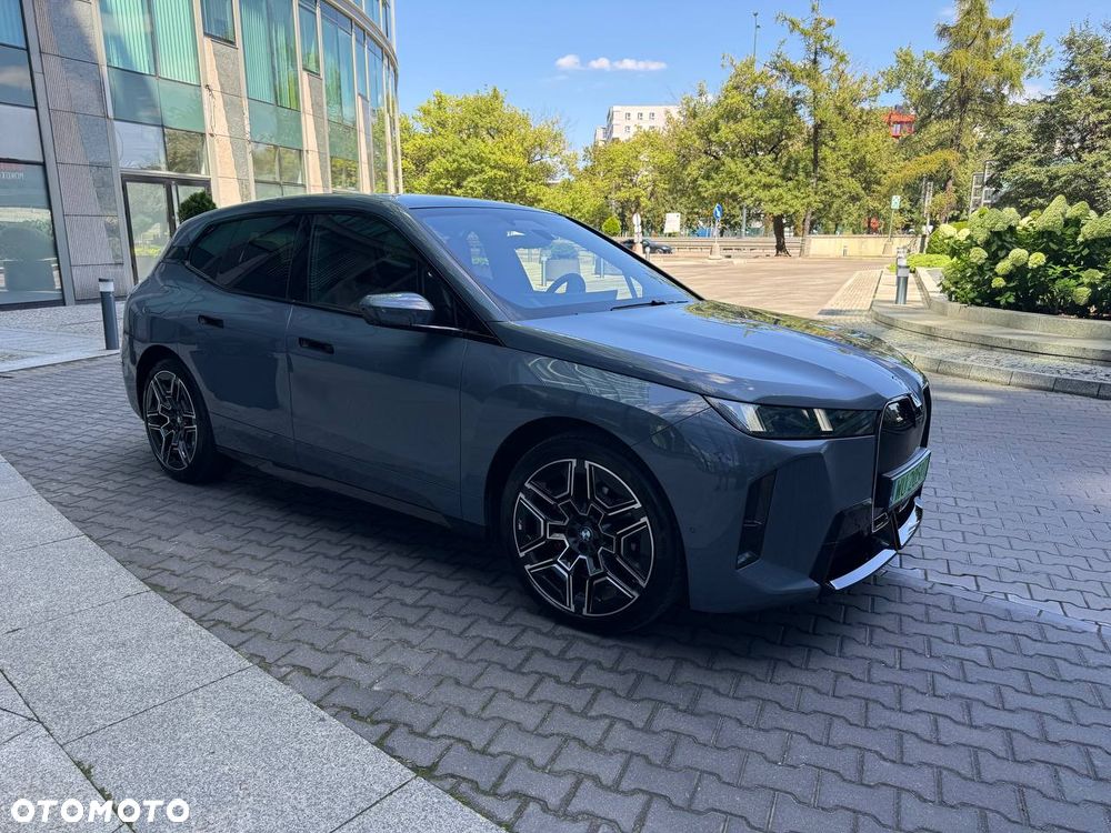 BMW iX - 10