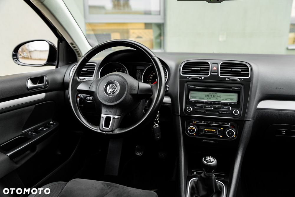 Volkswagen Golf - 24