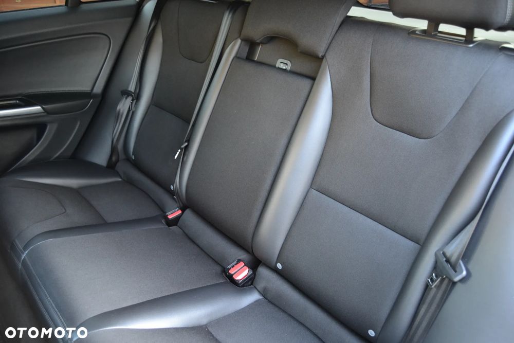 Volvo V60 Cross Country D4 Drive-E Momentum - 23