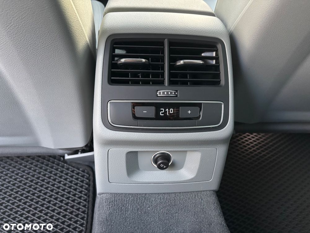 Audi A4 Avant 40 TFSI S tronic - 35