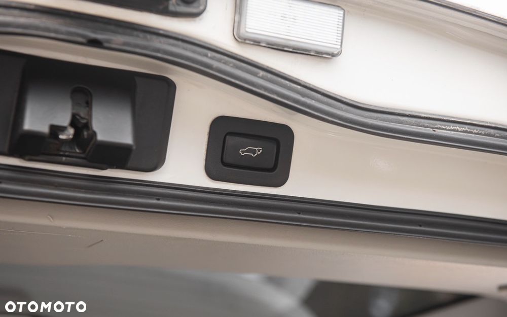 Toyota Land Cruiser - 22