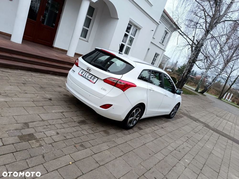 Hyundai i30 blue Kombi 1.6 GDi Style - 16