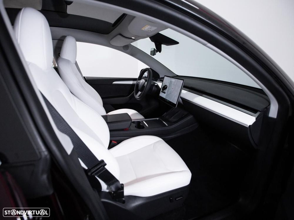 Tesla Model Y Performance Dual Motor AWD - 11