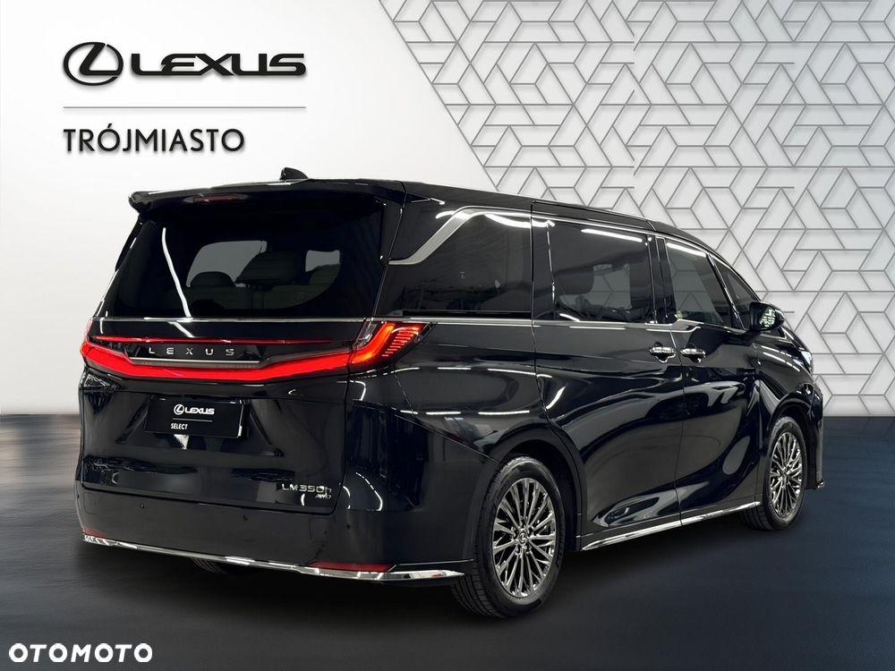 Lexus LM - 6