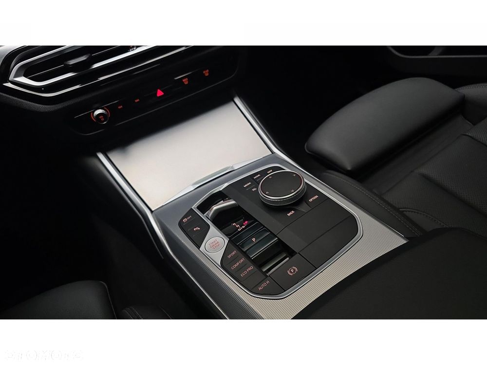 BMW Seria 3 320d xDrive mHEV - 22