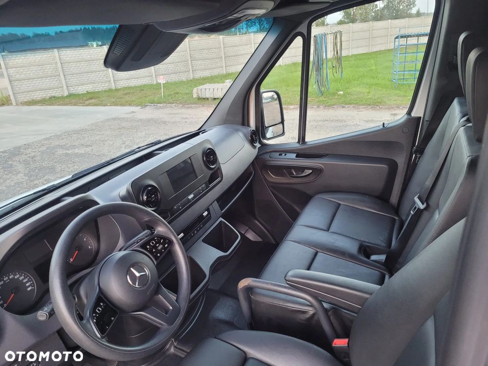 Mercedes-Benz Sprinter - 13
