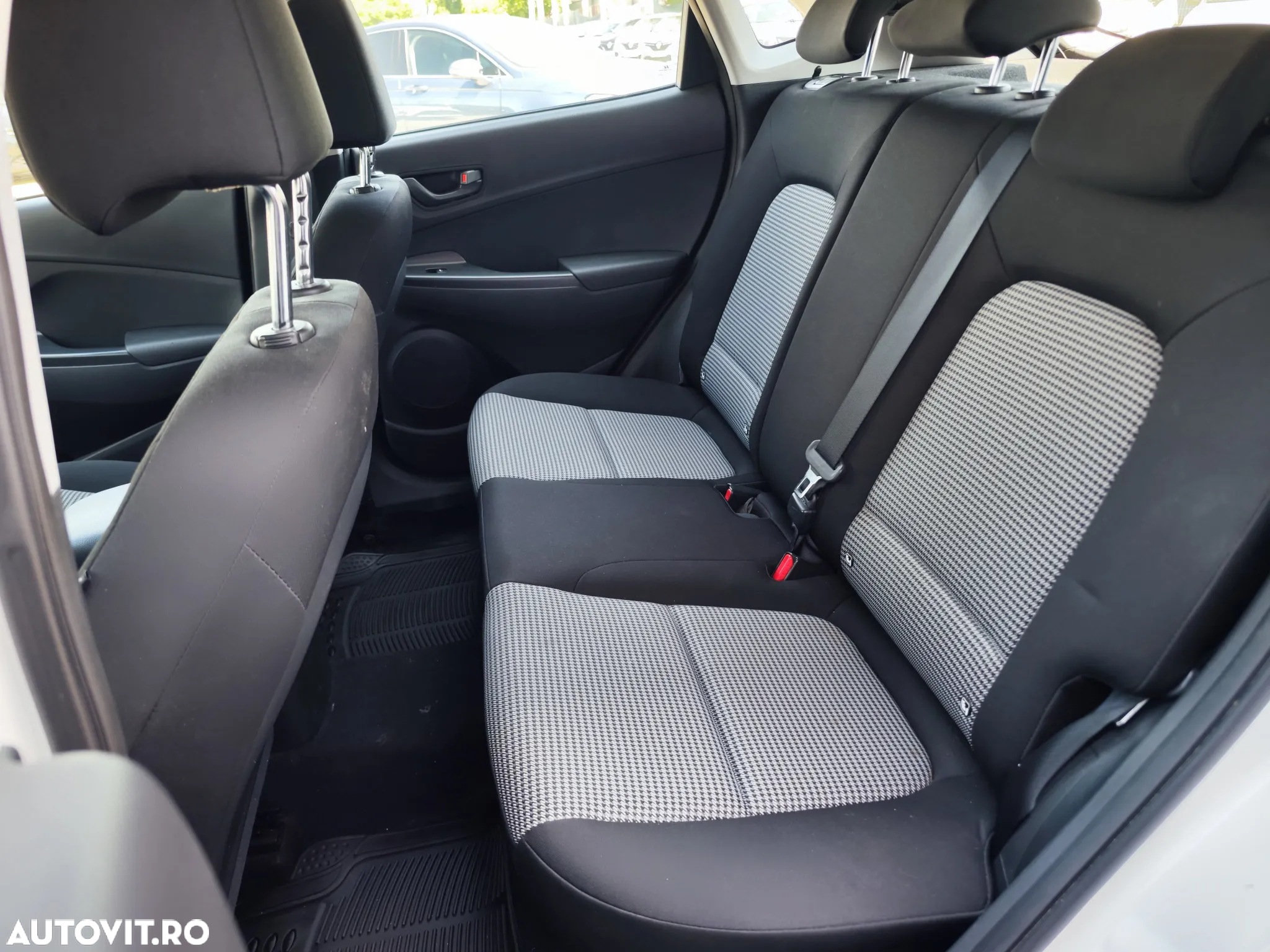 Hyundai KONA 1.0 T-GDI 120 CP 6MT 2WD Comfort - 12