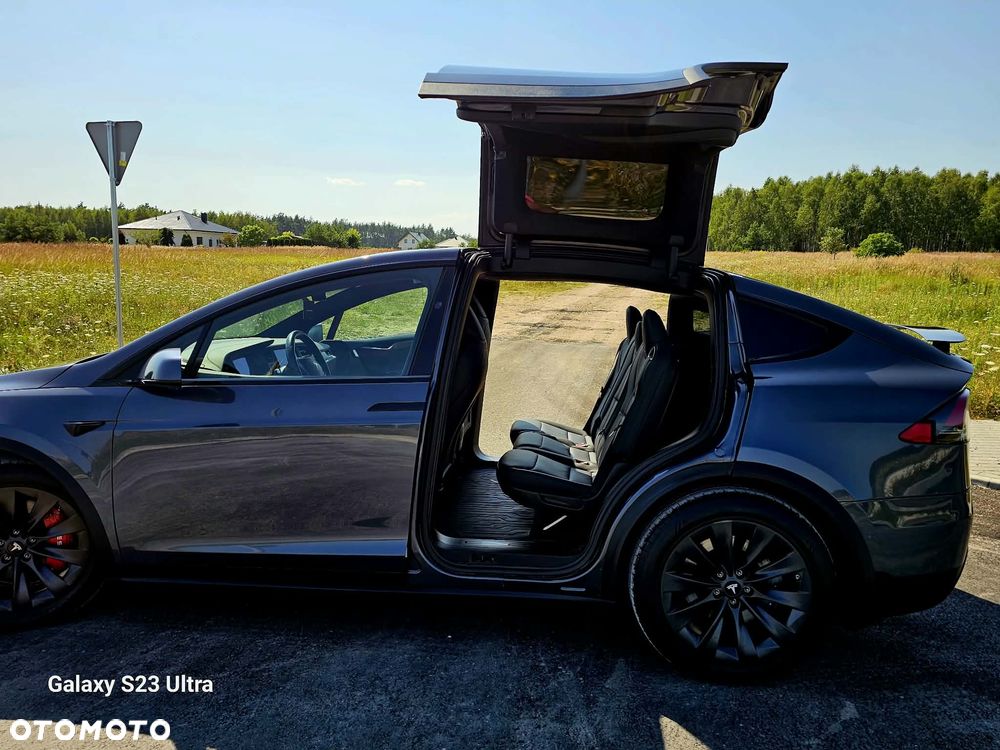 Tesla Model X - 15